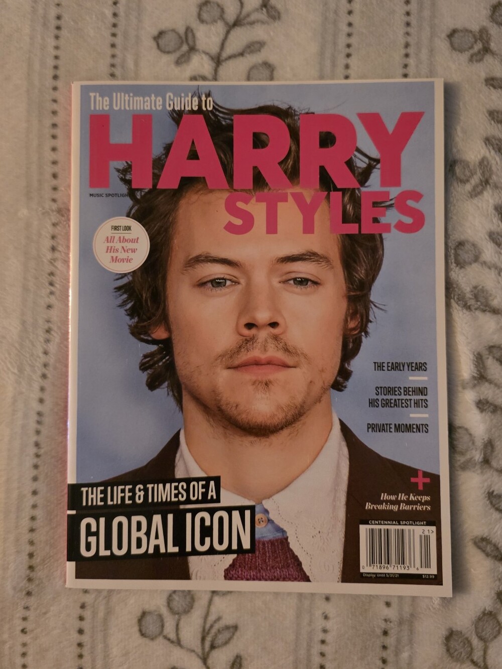Harry Styles Vogue & Ultimate Guide Bundle - Picture 4 of 4